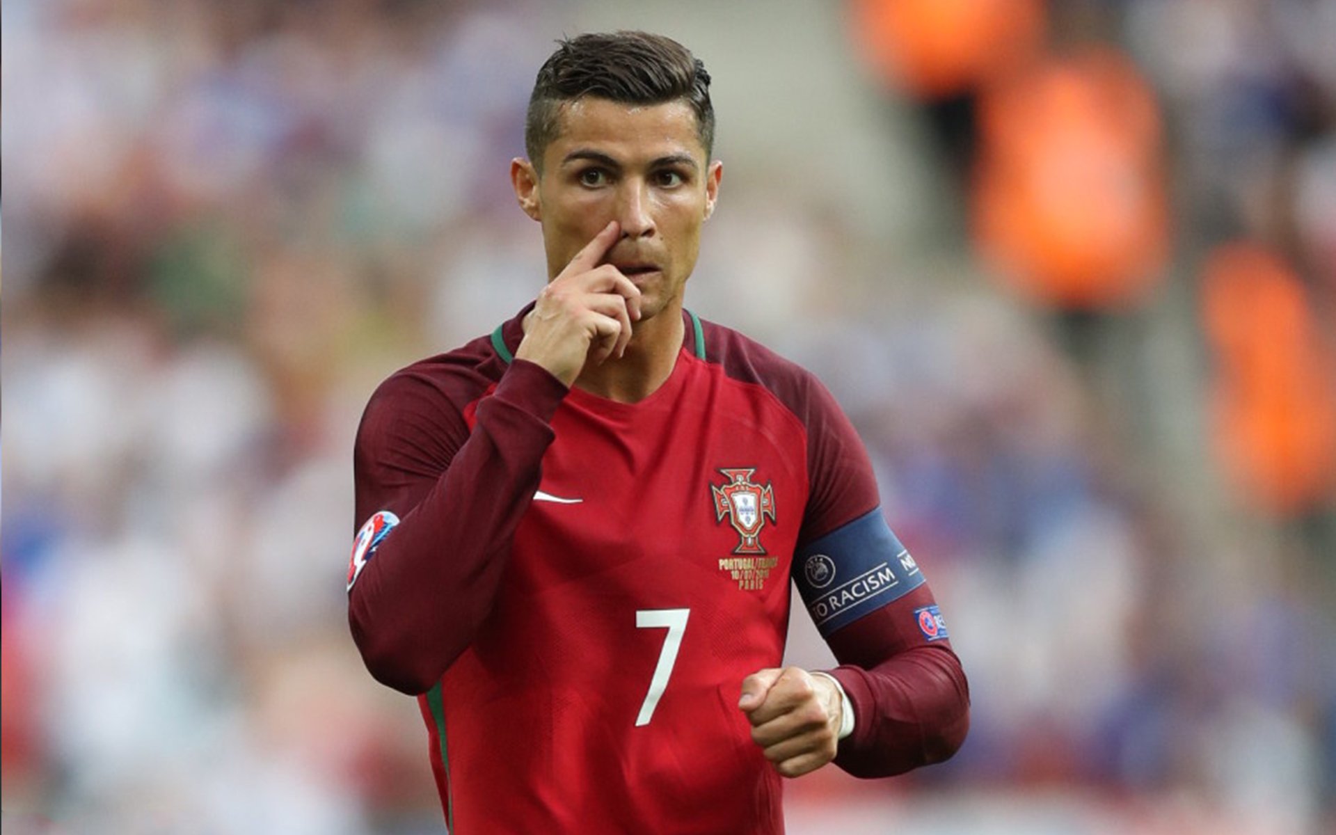 球员生活：场外的小故事和趣味瞬间，足球外场球员